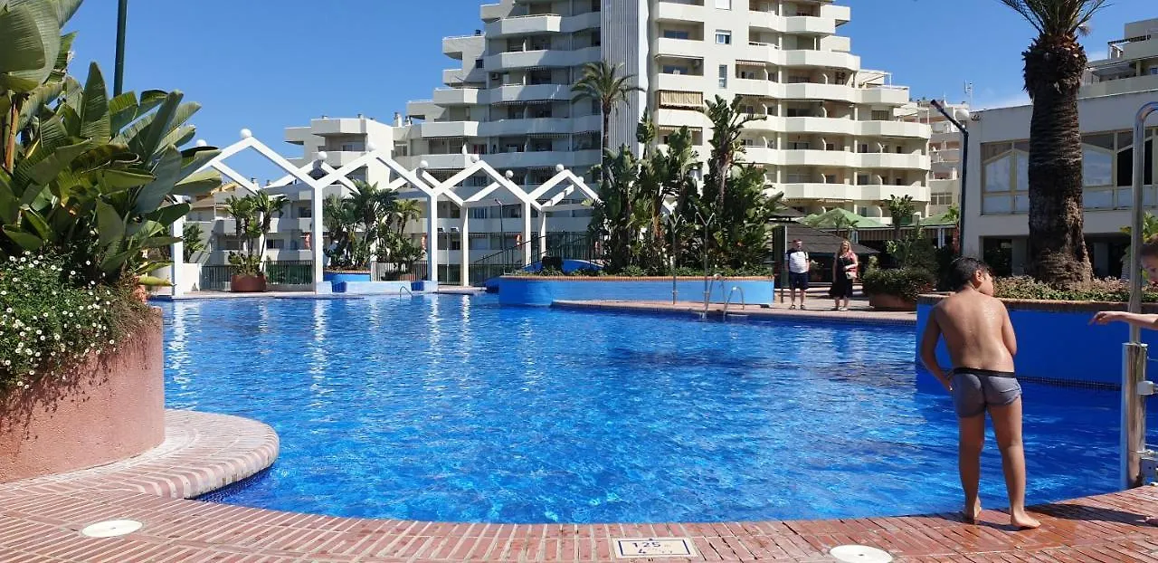 Apartamentos Holidays Benalbeach 贝纳尔马德纳 公寓