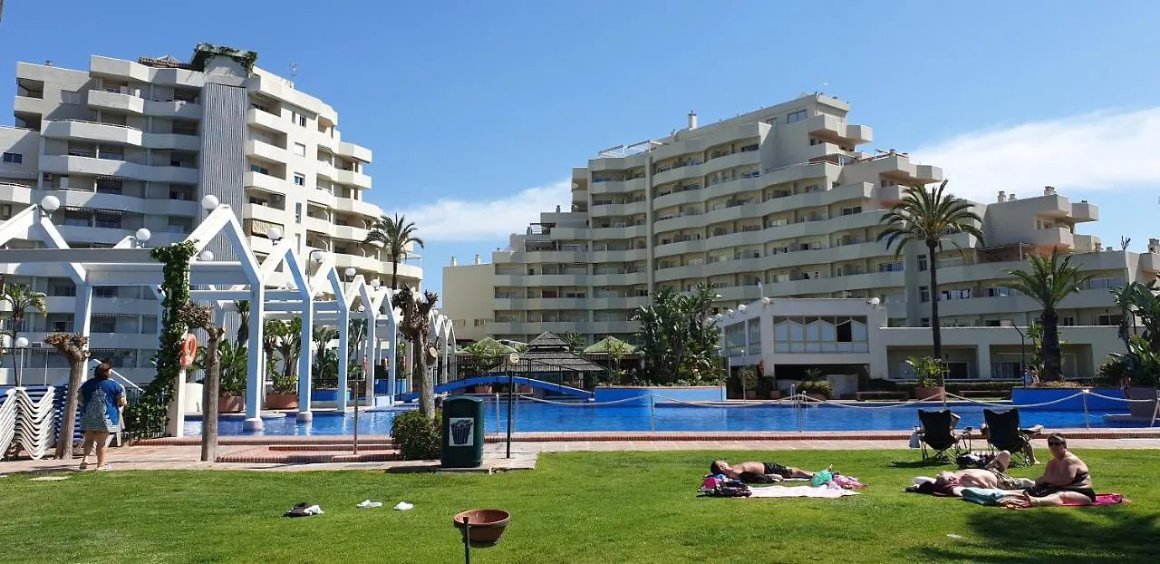 公寓 Apartamentos Holidays Benalbeach 贝纳尔马德纳